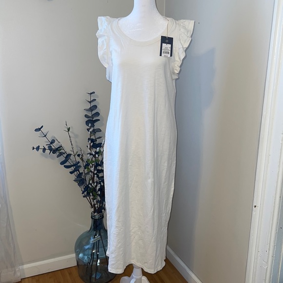 Universal Thread Dresses & Skirts - ✨NWT✨ Universal Thread Ruffle Shoulder Dress